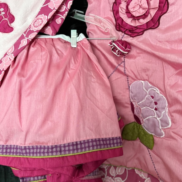 Cocalo ,Orchid Grace 3D crib set, 6 piece set - Picture 4 of 5